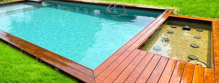 Poolrandabdeckung aus Holz