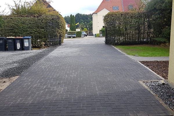 Garten während der Umbauarbeiten, inkl. neu erbauten Naturpool
